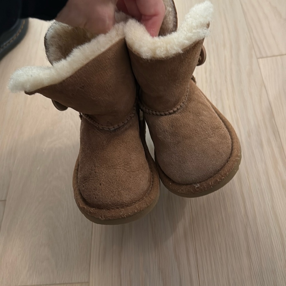 Ugg Bailey Button Toddler size 6